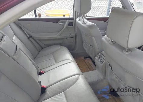 2002 Mercedes-Benz E 320 Special Edition z USA, uszkodzony, nr VIN WDBJF65J02B438207